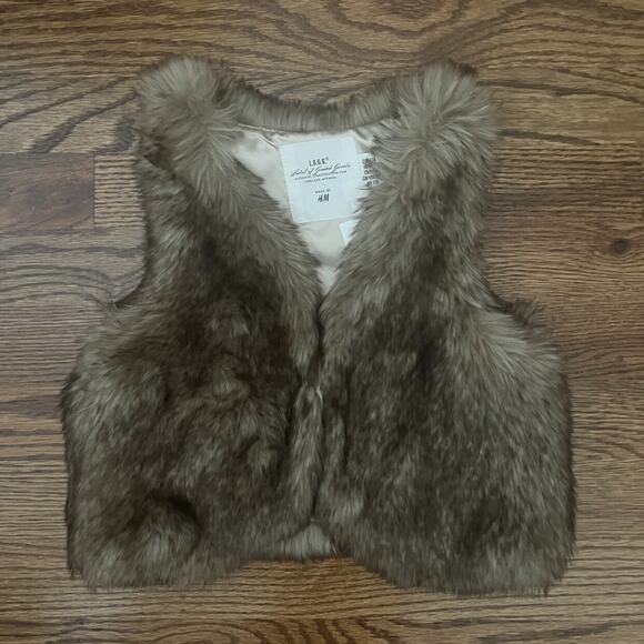 NWT H&M (5|6y) Faux Fur Vest - Picture 2 of 6